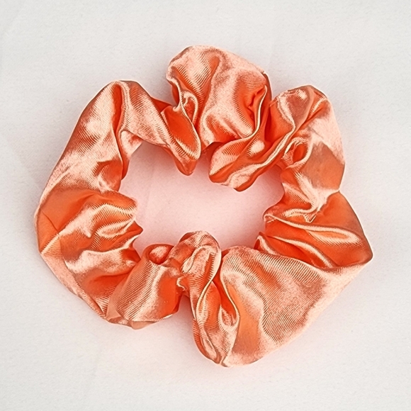 4 FOR $16 🔥Satin Scrunchie Hair Tie - Picture 4 of 5